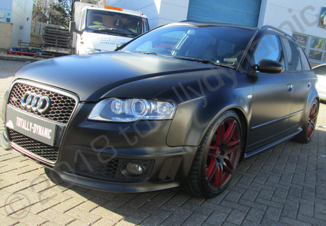 Audi_RS4_-_satin_black_2.jpg