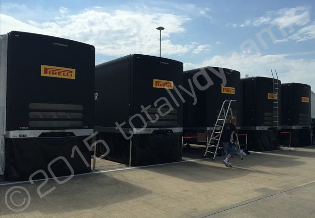 Lorry fleet fully vinyl wrapped for Pirelli