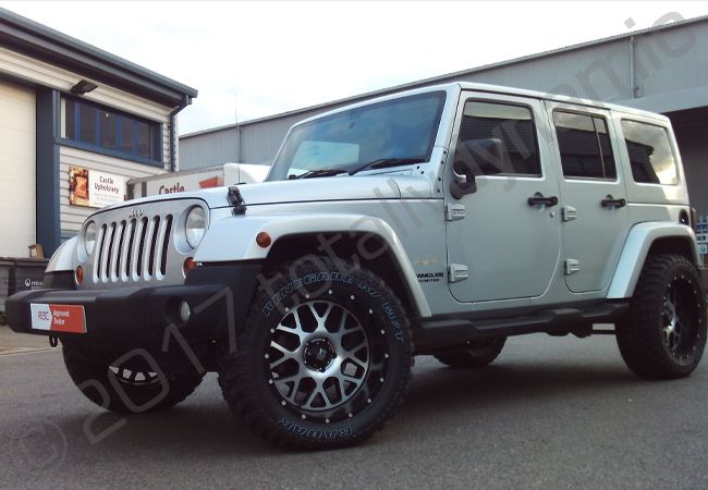 Jeep Wrangler fully vinyl wrapped in a matt black car wrap
