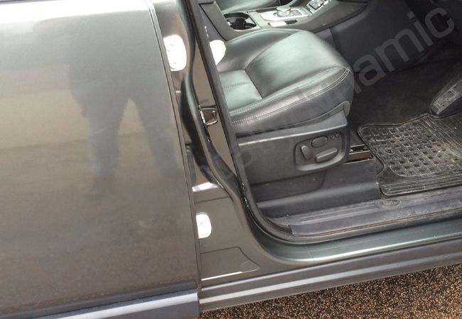 Land Rover Discovery vinyl wrapped in a gloss grey metallic car wrap
