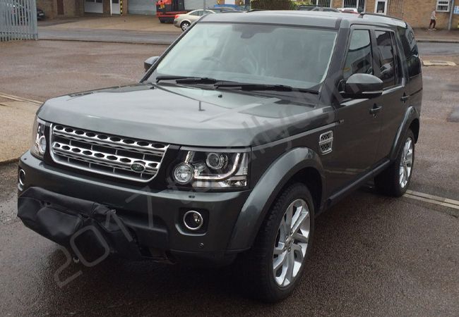 Land Rover Discovery vinyl wrapped in a gloss grey metallic car wrap
