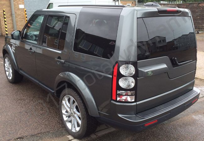 Land Rover Discovery vinyl wrapped in a gloss grey metallic car wrap