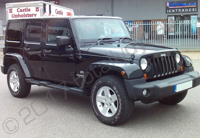 Jeep Wrangler fully vinyl wrapped in a matt metallic grey car wrap