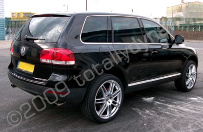 VW Touareg wrapped gloss black by Totally Dynamic North London