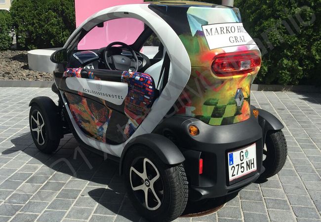 Renault Twizy vinyl wrapped for Austrian Hotel Consortium