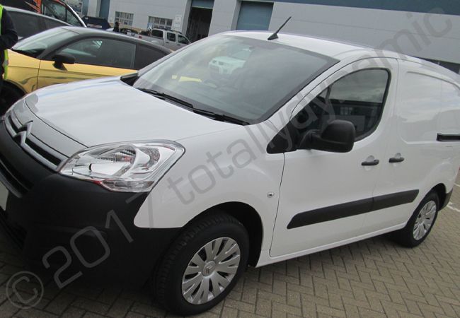 Citroen Berlingo vans vinyl wrapped for the Handy Squad